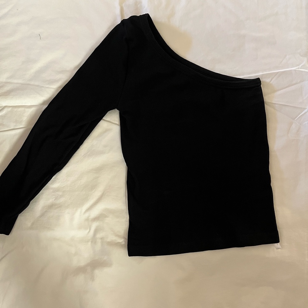 XS Black off the shoulder! Great for going out